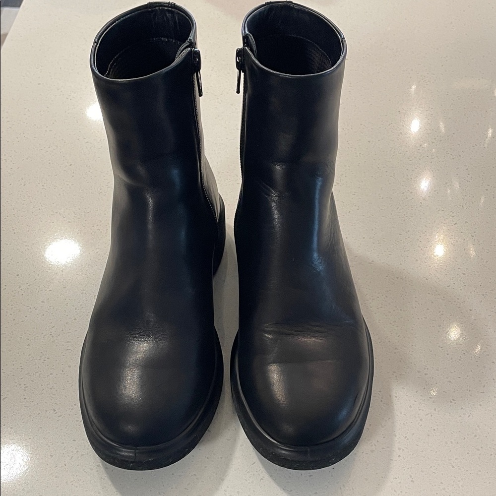 Ecco Black Leather Ankle Booties - ECCO Metropole Amsterdam